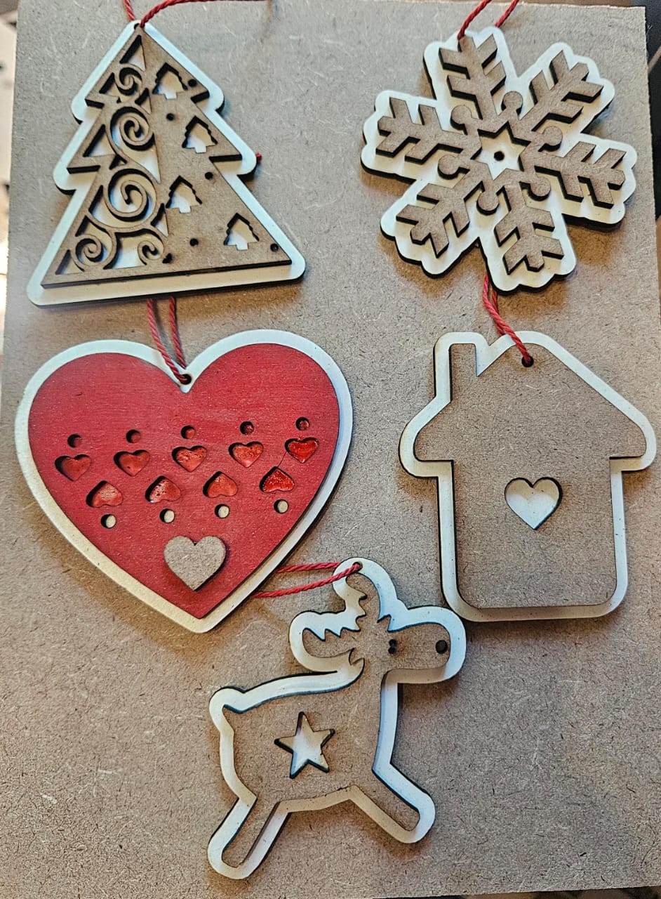 Assorted Christmas tree ornaments set of 6