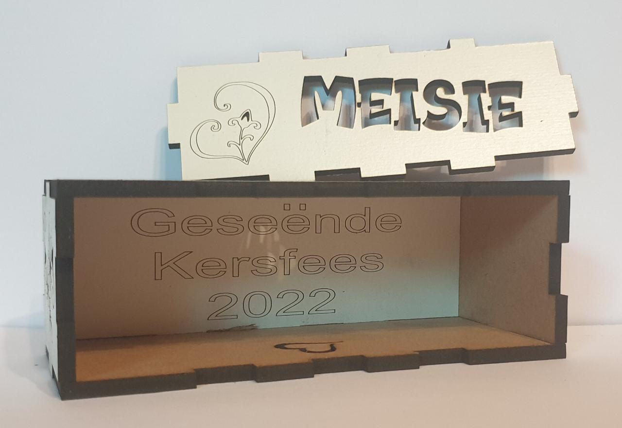 Tot gift box to fit a small alcohol bottle