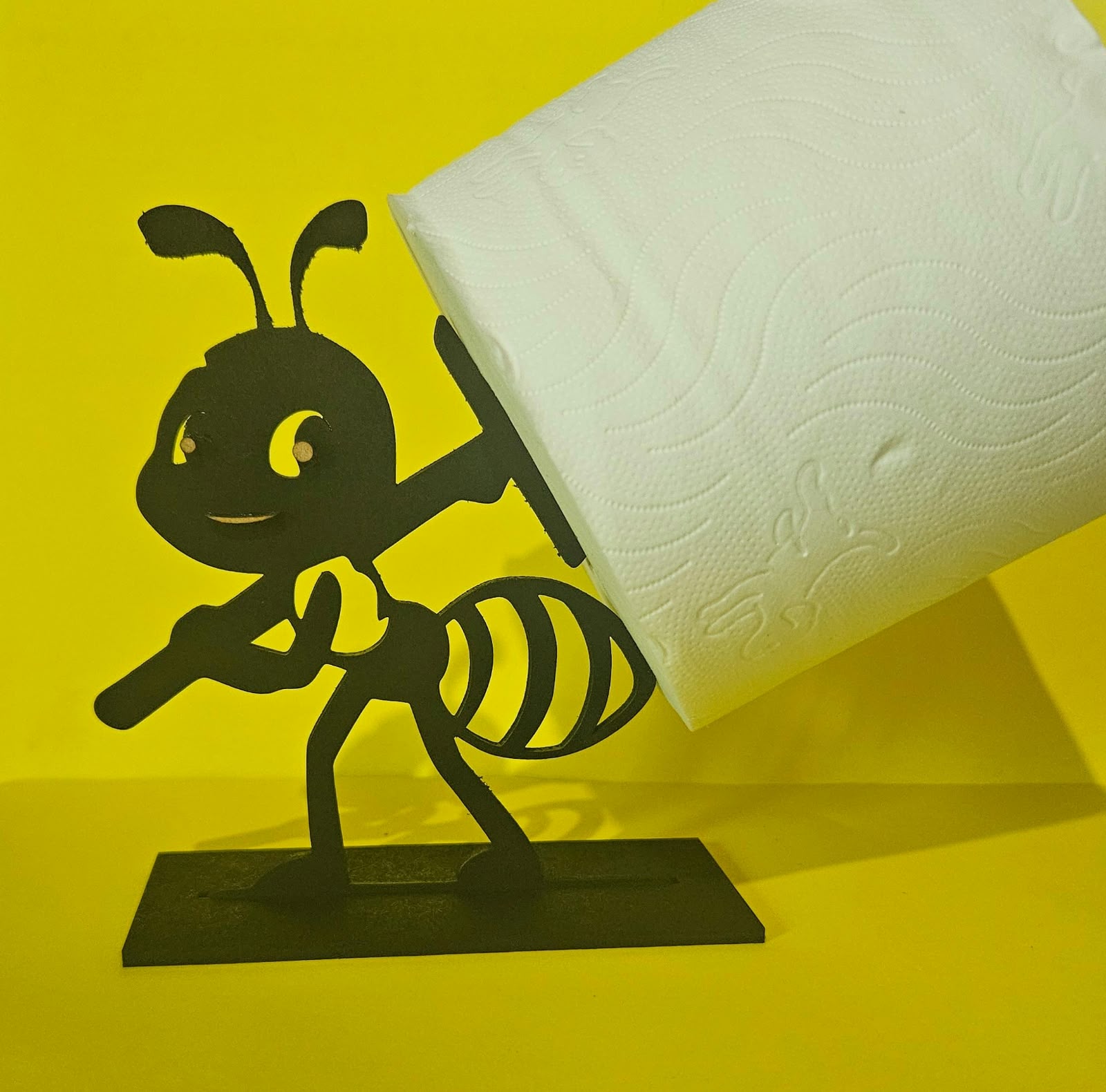 ant shaped wooden toilet paper holder set