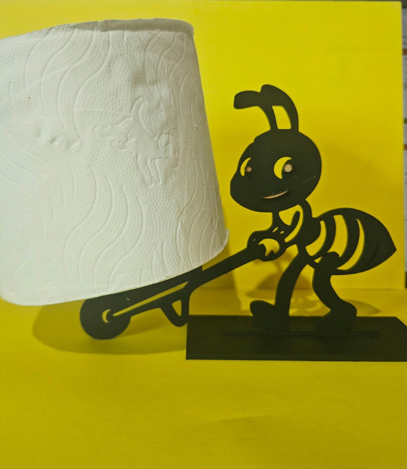 ant shaped wooden toilet paper holder set